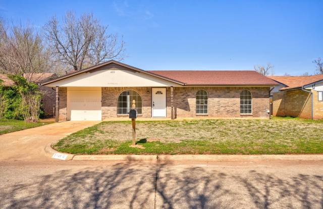 421 East Hillcrest Lane - 421 East Hillcrest Lane, Mustang, OK 73064