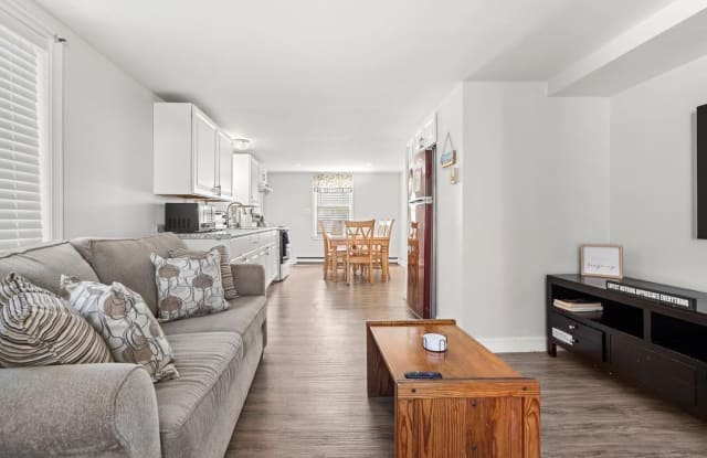 8 Commonwealth Avenue - 8 Commonwealth Avenue, Salisbury, MA 01952