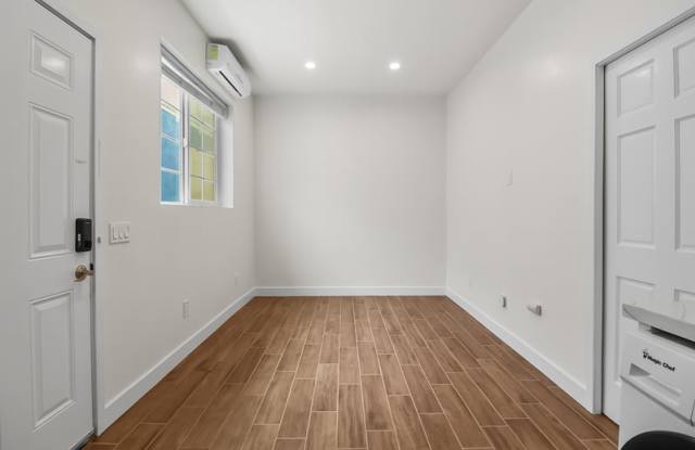 720 1/2 Queenstown Court - 3 Gallery 4