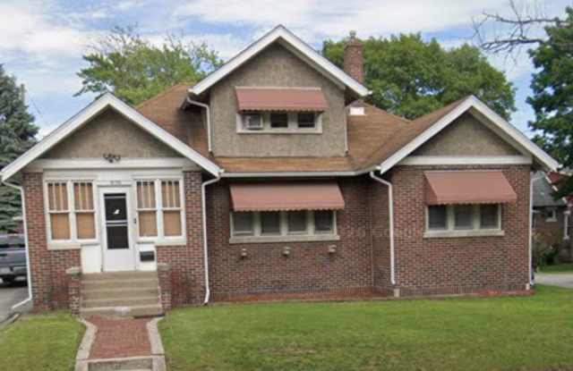Beautiful and spacious 5 Bedroom 1.5 Bath House in Lansing, IL MUST SEE photos photos