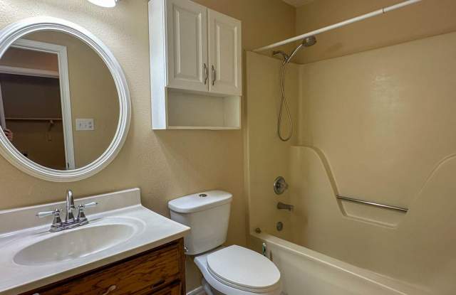 Come take a look at this 3-bedroom 2-bathroom home Gallery 3
