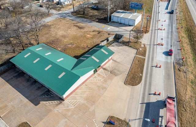 700 N Interstate 35 photos photos