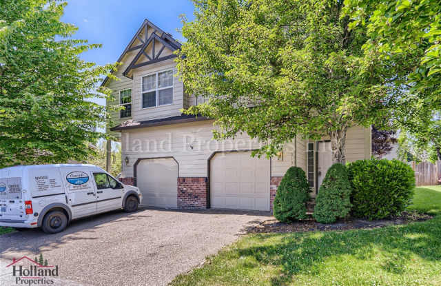 Spacious Two-Level Duplex Home with Fenced Backyard in Hillsboro! Gallery 3