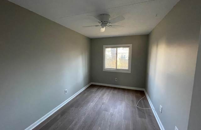 860-A PUTNAM Boulevard Gallery 4
