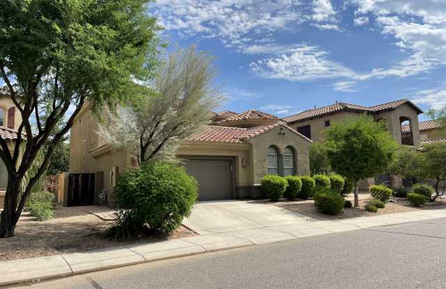 3832 E Daley Ln Gallery 3