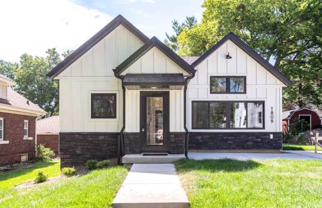 Tiny Home in Cedar Falls photos photos