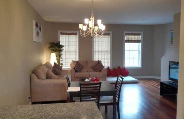 1637 CHURCH (EVANSTON) Gallery 2