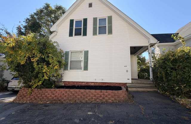 439 Laurel Street Gallery 1