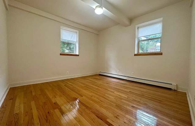 476 Howard Ave Gallery 2