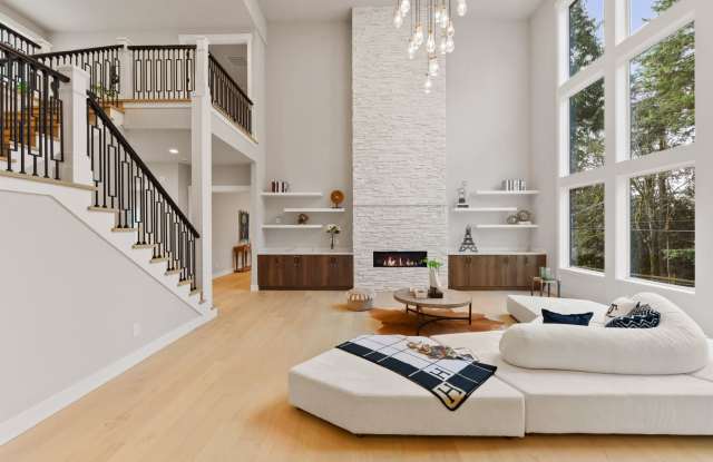 Luxury Bellevue Estate in Prestigious Bridle Trails For Rent Gallery 3