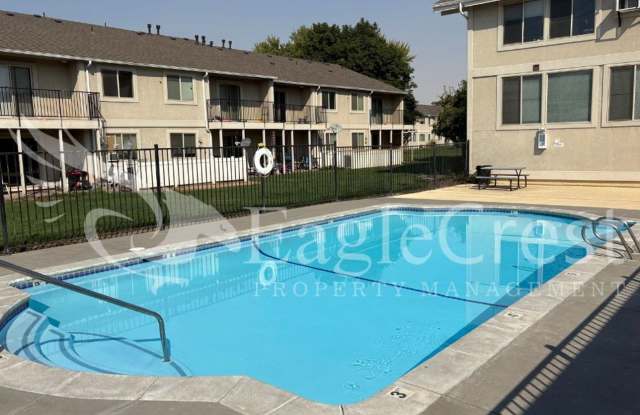 Availability at the Vineyards! 2 Bedroom 2 Bath ~ 2nd Floor Apartment **$200.00 Off 2nd Months Rent** Gallery 3