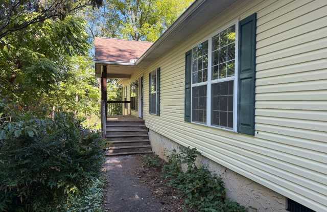 Newly Updated 2 Bedroom in Convenient Black Mountain Location Gallery 3