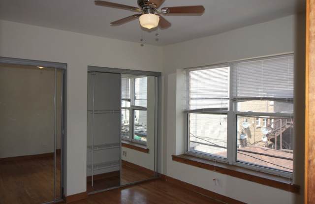 4931 N Kedzie Ave photos photos
