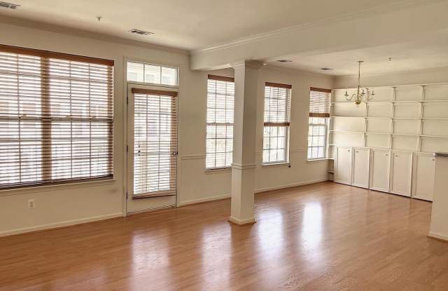 2664 MANHATTAN Place Gallery 2