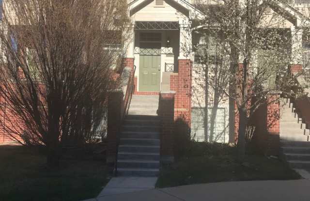 Beautiful 2 Bedroom/2 Bathroom Townhome in Kensington Estates - 1425 South Emporia Court, Aurora, CO 80247