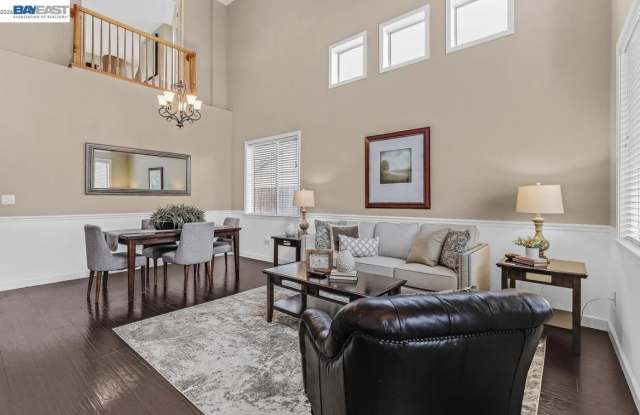 828 Hollowbrook Drive Gallery 3