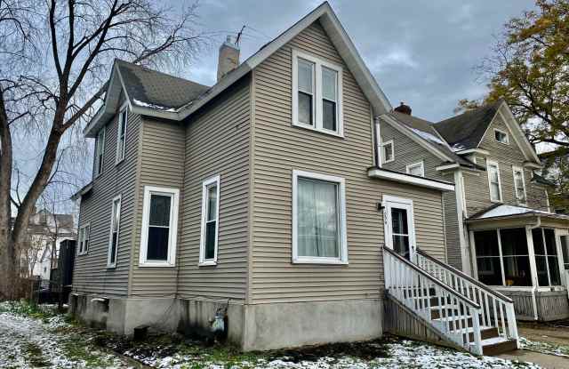 SPACIOUS 4BD House near U of M  Dinky Town! Avail. 9/1/26! photos photos