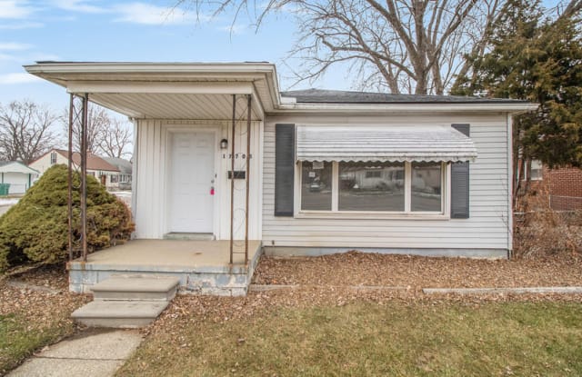 17705 Stephens Dr - 17705 Stephens Drive, Eastpointe, MI 48021