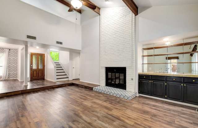 8822 Shady Leaf Gallery 4