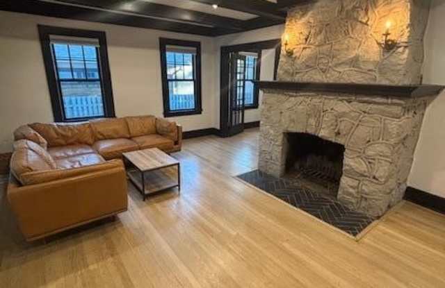 682 Woodgate Avenue Gallery 3