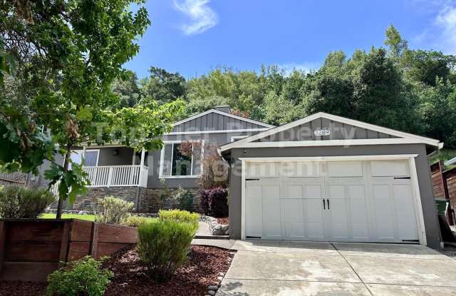 Very Charming, updated 2 Bd/1 Ba, 1178 sf Single-Family House in Lafayette available for Lease! photos photos