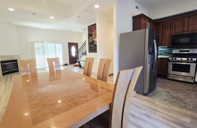 10833 Kling Street photos photos