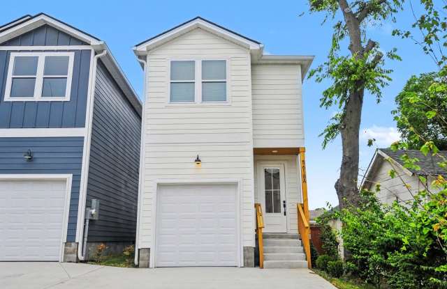 West Nashville Charmer: Walk to What you Need! Gallery 1