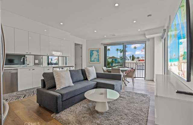 804 E Balboa Boulevard Gallery 2