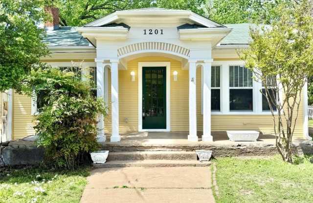 1201 E Lamar Street photos photos