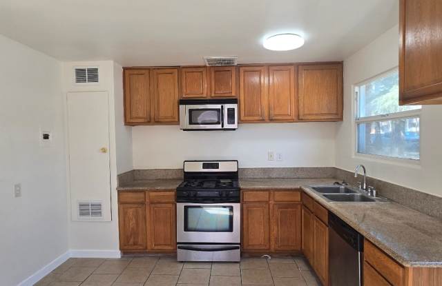 Large 2-bedroom 1 bath unit in Van Nuys photos photos
