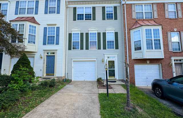 Stunning 3 Bed 3.5 Bath Interior Townhome In Beautiful Wexford photos photos
