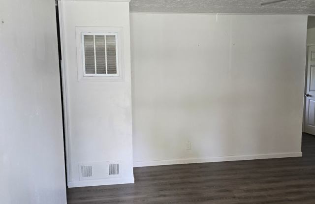 4 Bed/ 1 Bath plus bonus space Gallery 3