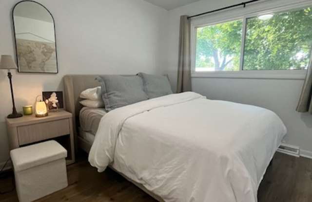 Beautifully Maintained 3-Bedroom Upper Unit – All Utilities  Internet Included! photos photos