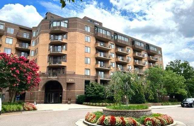 2111 WISCONSIN AVE NW #420 photos photos