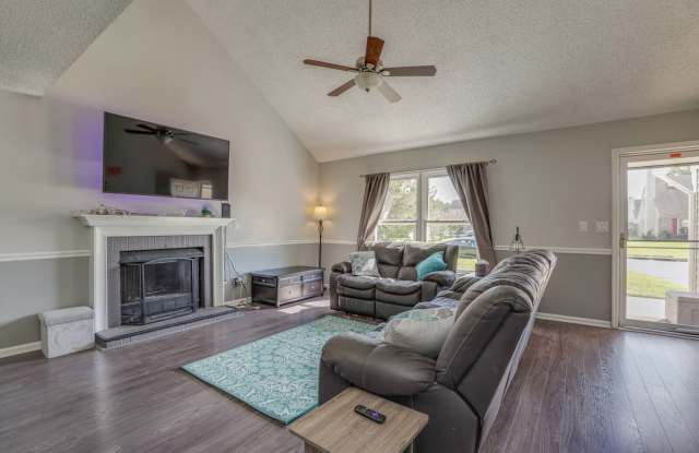 Contemporary 5BR/3BA Single Family Home with Attached Garage situated in beautiful Glenwood! Gallery 4