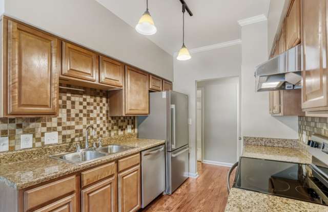 Spacious 2-Bedroom, 2-Bath Condo with Pool in Nashville Gallery 4