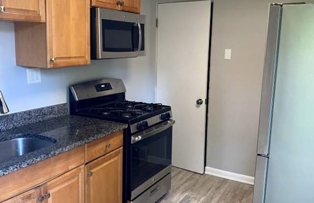 2 BR / 1 Bath Townhome - Swissvale Convenience! Gallery 4