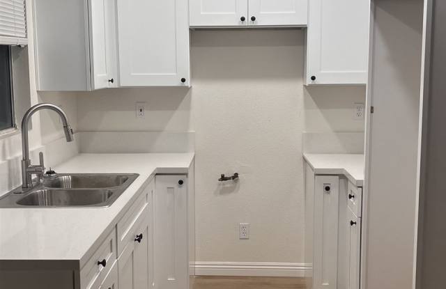 975 West Devonshire Avenue - 975 West Devonshire Avenue, Hemet, CA 92543