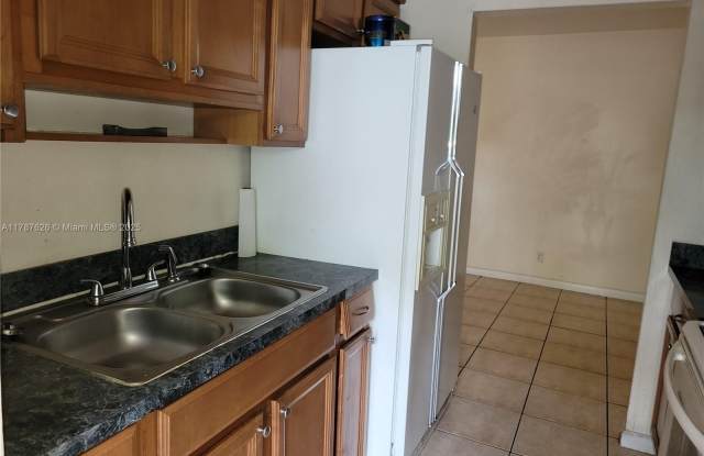 8704 NW 35th St photos photos