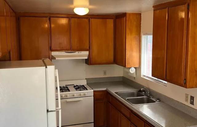 **Discount**Great 3 bedroom 2 bath home absolutely fantastically located with access to freeways and downtown Gallery 4