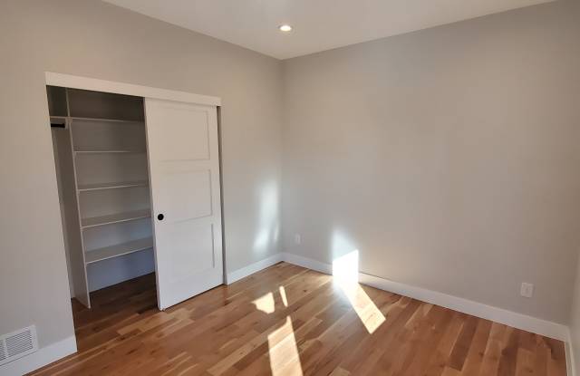 1338 Perry Street Gallery 3