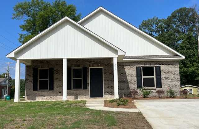 3 BEDROOM 2 BATH HOME FOR RENT NEAR JOYNER with 3 spacious bedrooms and 2 full bathrooms!! photos photos