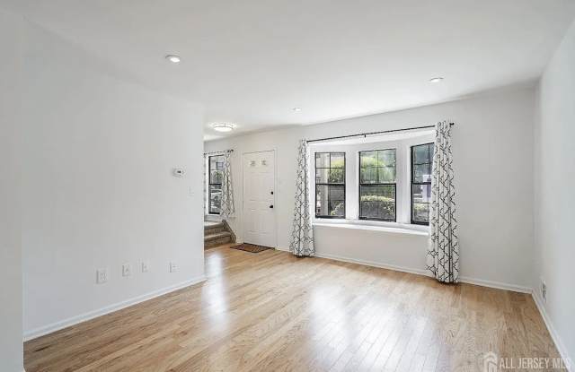 804 Timber Oaks Road - 804 Timber Oaks Road, Middlesex County, NJ 08820