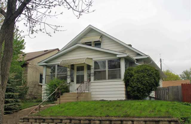 Clean, Efficient, recently renovated 3 Bedroom Near Green Line photos photos