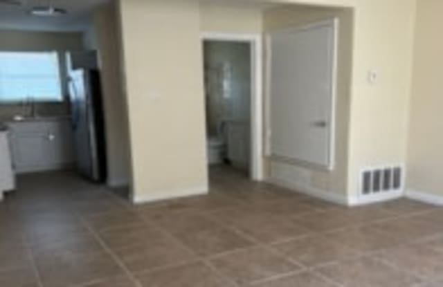 909 S 17th St photos photos