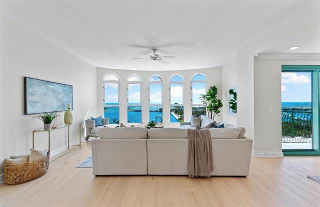 288 BEACH Drive NE Gallery 3
