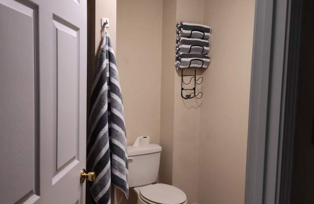3101 Hikes Ln Gallery 3