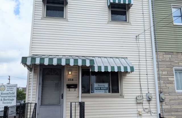 3 Bedroom 1 Bathroom Single Family Home (Bloomfield) photos photos 3 Bedroom 1 Bathroom Single Family Home (Bloomfield) photos photos