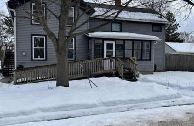 401 1/2 Spaulding Avenue - 2 - 401 Spaulding Avenue, Ripon, WI 54971 401 1/2 Spaulding Avenue - 2 - 401 Spaulding Avenue, Ripon, WI 54971