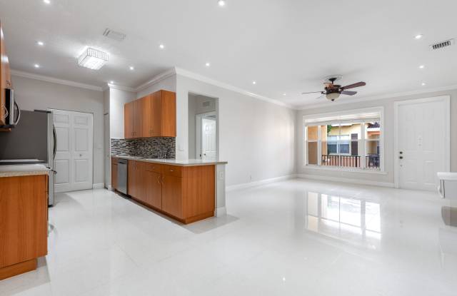 3557 Forest Hill Boulevard - 5454 photos photos